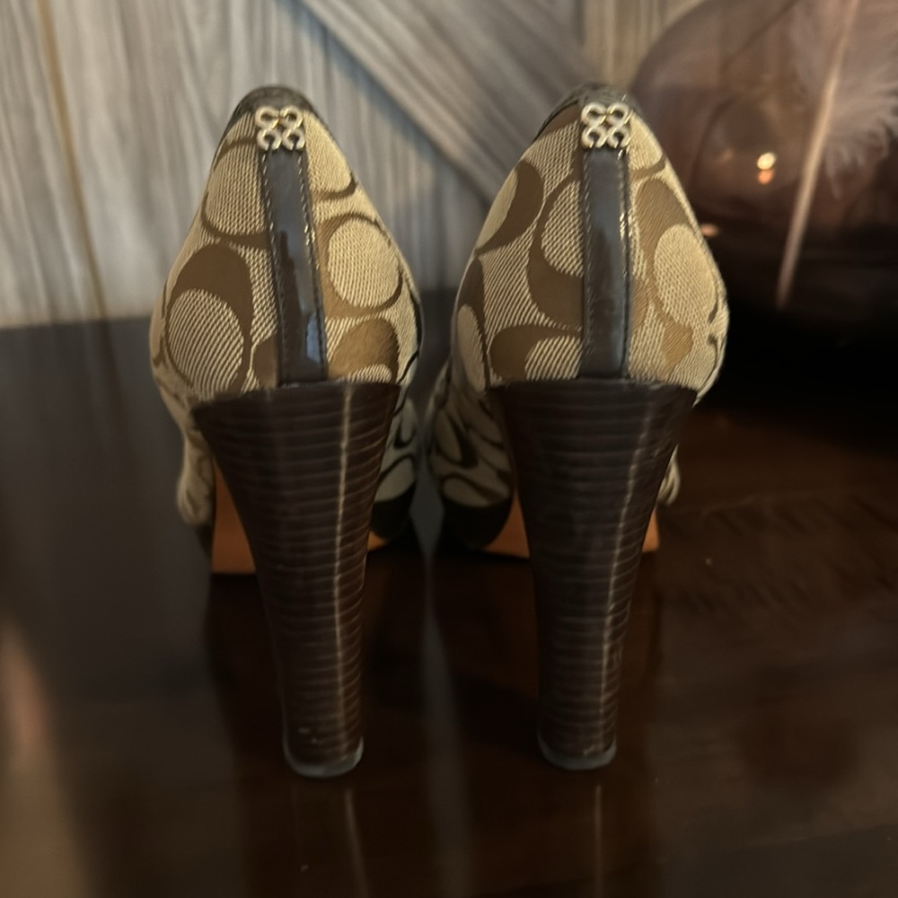 Authentic Coach heels - Picture 2 of 5